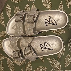 Sparkling sandals 👡